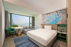 Holiday Inn Riverside Wuhan by IHG