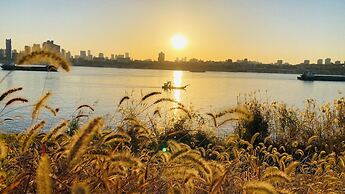 Holiday Inn Riverside Wuhan by IHG