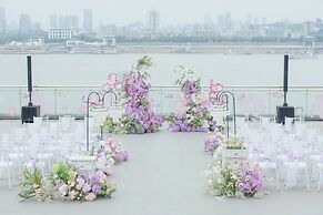 Holiday Inn Riverside Wuhan by IHG