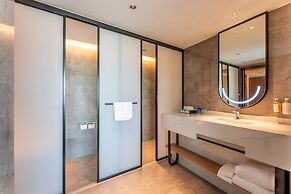 Holiday Inn Riverside Wuhan by IHG