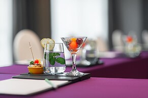 Holiday Inn Riverside Wuhan by IHG