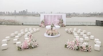 Holiday Inn Riverside Wuhan by IHG