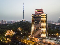 Holiday Inn Riverside Wuhan by IHG