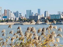 Holiday Inn Riverside Wuhan by IHG