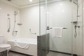 Holiday Inn Riverside Wuhan by IHG