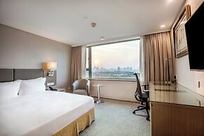 Holiday Inn Riverside Wuhan by IHG