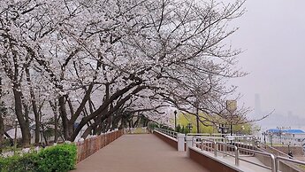 Holiday Inn Riverside Wuhan by IHG