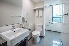 Holiday Inn Riverside Wuhan by IHG