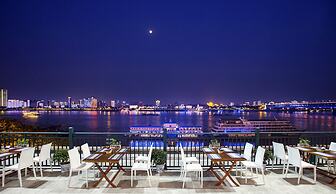 Holiday Inn Riverside Wuhan by IHG