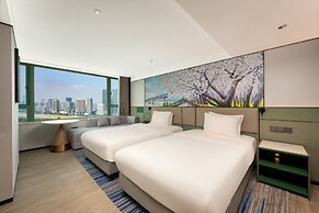 Holiday Inn Riverside Wuhan by IHG