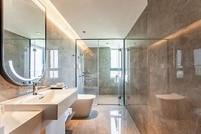 Holiday Inn Riverside Wuhan by IHG