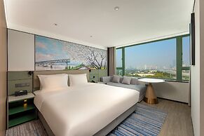Holiday Inn Riverside Wuhan by IHG