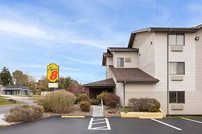 Super 8 by Wyndham New Stanton
