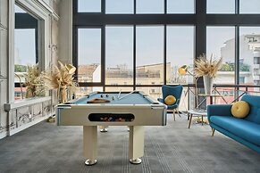 Hotel Atrium by HappyCulture