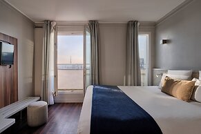 Hotel Atrium by HappyCulture