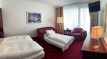 Bernstein Villa Kastania