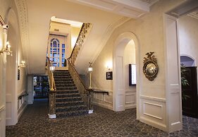 Grand Hotel