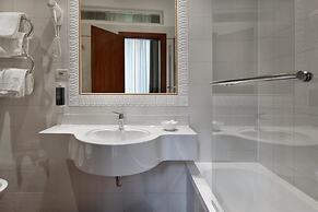 De La Pace, Sure Hotel Collection by Best Western