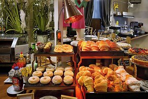 De La Pace, Sure Hotel Collection by Best Western