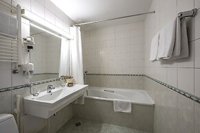 Grata by Centrum Hotels