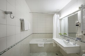 Grata by Centrum Hotels