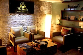 Pacific Regency Hotel Suites