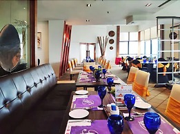 Pacific Regency Hotel Suites