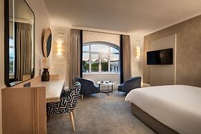 Victoria and Alfred Hotel by NEWMARK