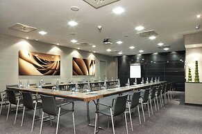 AC Hotel Victoria Suites by Marriott