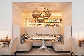 AC Hotel Victoria Suites by Marriott