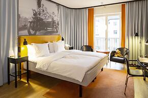 Hotel Rival