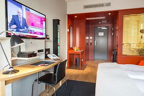 Hotel Rival