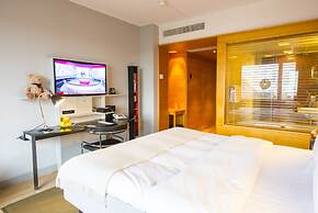 Hotel Rival