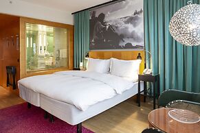 Hotel Rival