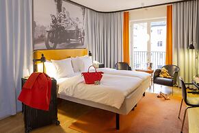 Hotel Rival