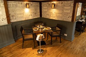 The Kingfisher Pub and Hotel