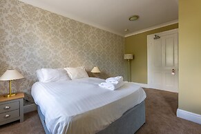 Woodland Manor Hotel