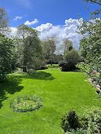 Woodland Manor Hotel