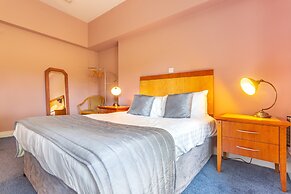 Woodland Manor Hotel