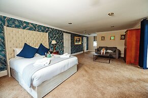 Woodland Manor Hotel