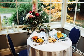 Woodland Manor Hotel