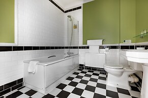 Woodland Manor Hotel