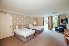 Woodland Manor Hotel