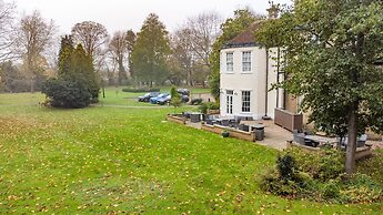 Woodland Manor Hotel