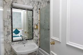 Woodland Manor Hotel