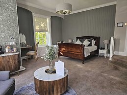 Woodland Manor Hotel