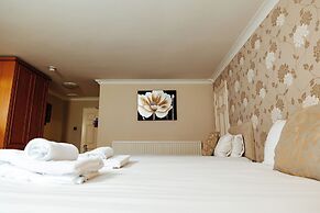 Woodland Manor Hotel