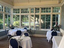 Woodland Manor Hotel