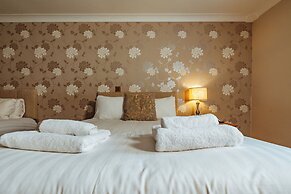 Woodland Manor Hotel