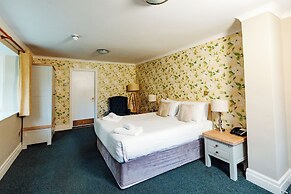 Woodland Manor Hotel